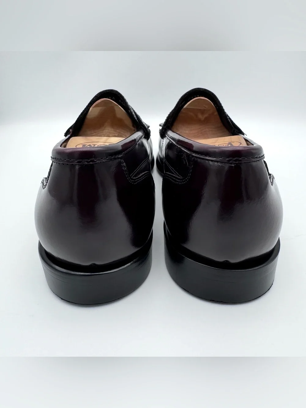 G.H. Bass & Co Jeffrey Burgundy Leather Tassel Loafers Men's Size 9 W Dress Shoe